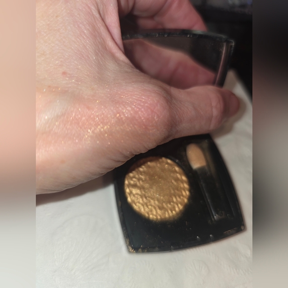 Chanel 925 OR ANTIQUE OMBRE Eyeshadow USED TWICE - Picture 4 of 4